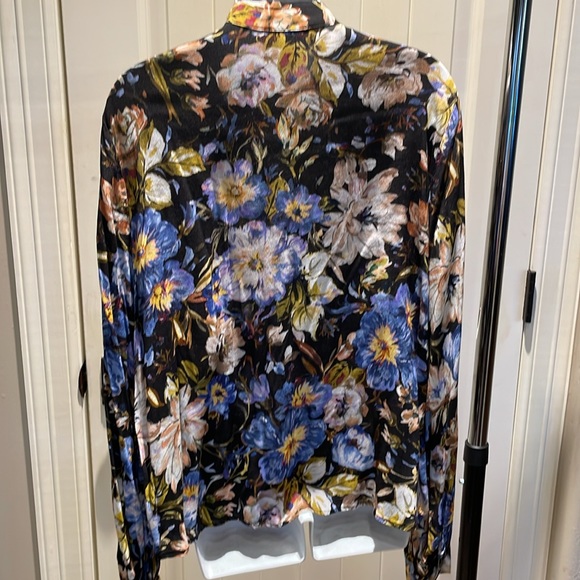 Karen Kane pull over tunic in pretty floral pattern - Picture 5 of 6
